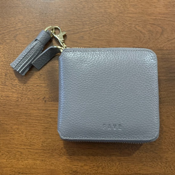 Gray small wallet. - Picture 1 of 1